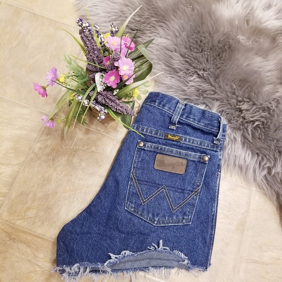 Wrangler George Strait Collection Cut Off Shorts - Picture 4 of 6